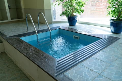 Al Ain Palace Hotel, Indoor pool