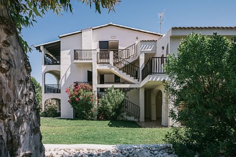 MClub Del Golfo, Front of property