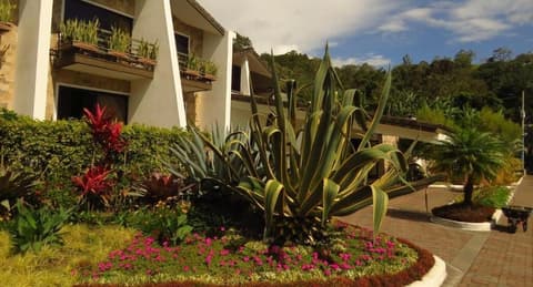 Hotel Ladera, Property grounds