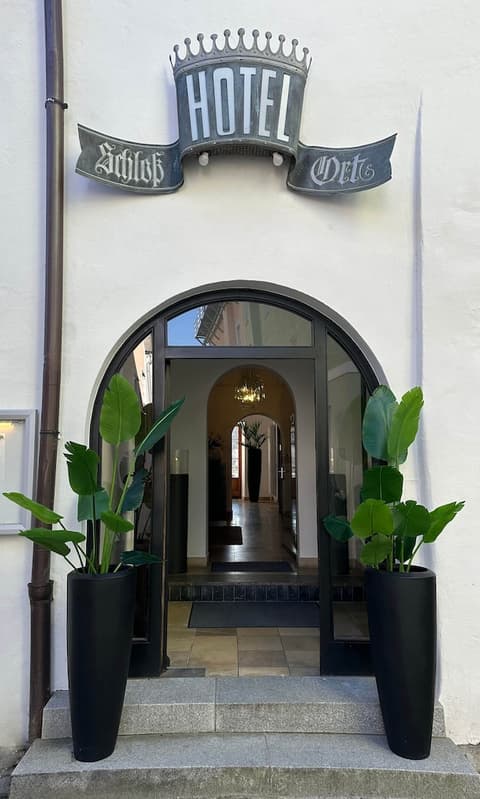 Hotel Schloss Ort, Interior entrance