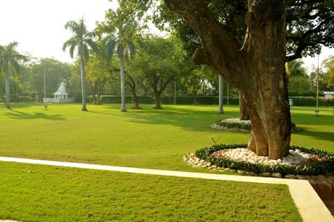 Hotel Chandela Khajuraho, Garden