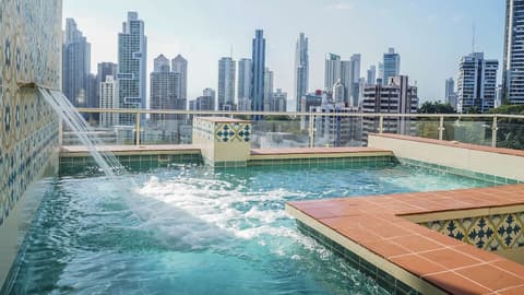 Hilton Garden Inn Panama City Downtown, Panama, Outdoor spa tub