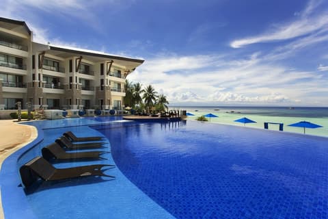 The Bellevue Resort, Outdoor pool