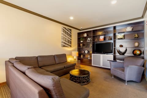 Best Western Plus Miami Airport North Hotel & Suites, Lobby