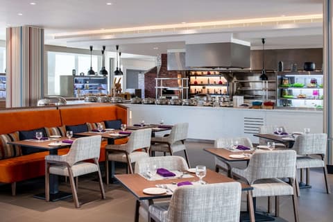 DoubleTree by Hilton Riyadh Financial District, Dining