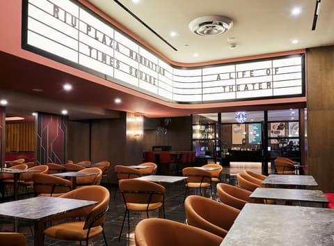 RIU Plaza Manhattan Times Square, Lobby sitting area