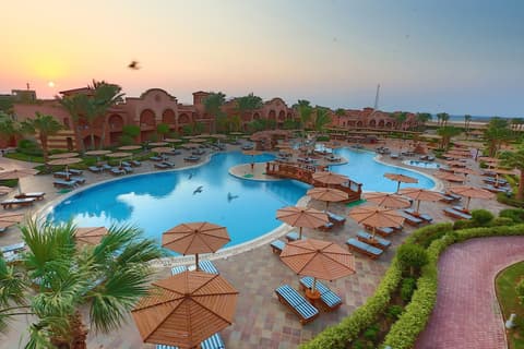 Charmillion Gardens Aquapark, Pool