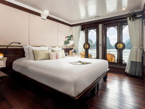 The Au Co Cruises, Room