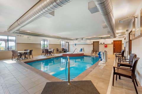 Comfort Inn & Suites, Pool