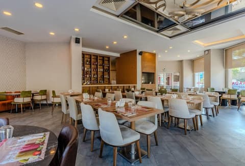 Ramada Plaza by Wyndham Izmir, Dining