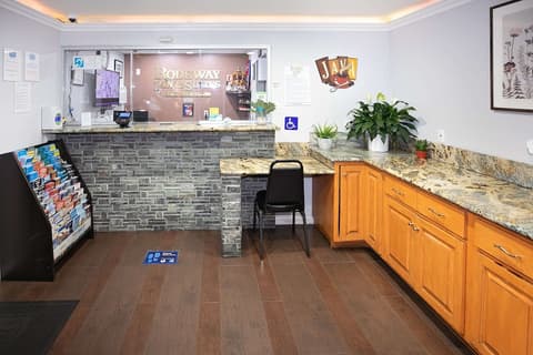 Rodeway Inn & Suites, Lobby