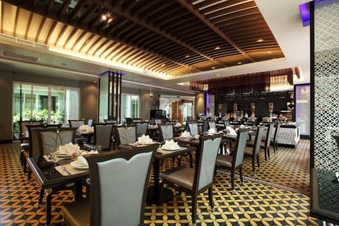 Chillax Resort, Dining