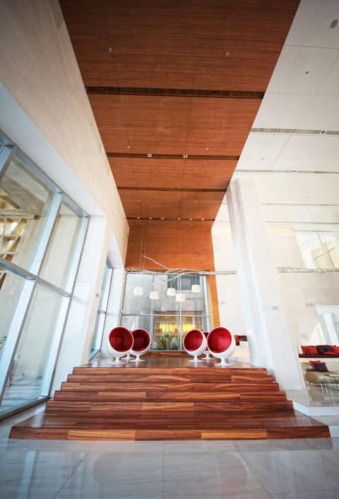 Vivanta New Delhi, Dwarka, Lobby sitting area