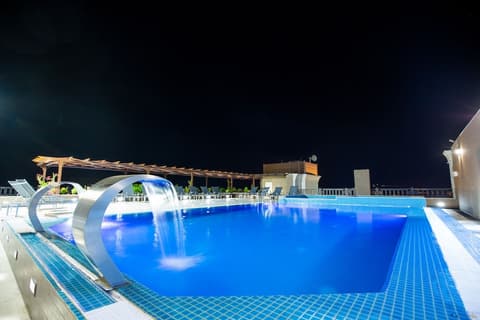 Petra Moon Luxury Hotel, Rooftop pool