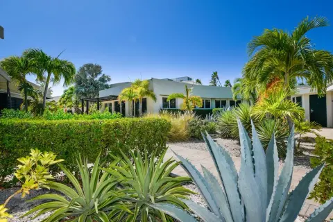 Talk of the Town Hotel & Beach Club, 