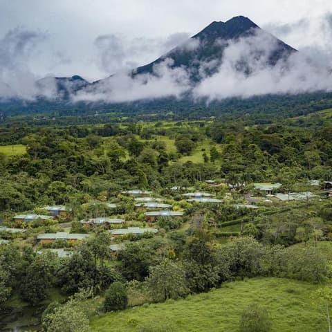 Volcano Trail: Waves & Local Ways