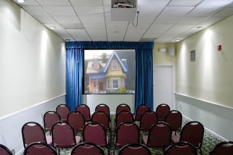 Seralago Hotel and Suites Main Gate East, Sports and Entertainment