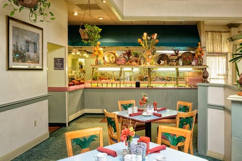 Seralago Hotel and Suites Main Gate East, Restaurant