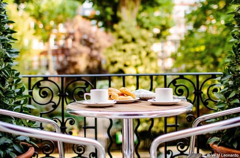 Henley House, General view