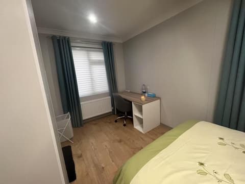 Modern Ensuite Double Bedroom in Dundrum, 