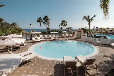 Bahia del Duque, Pool