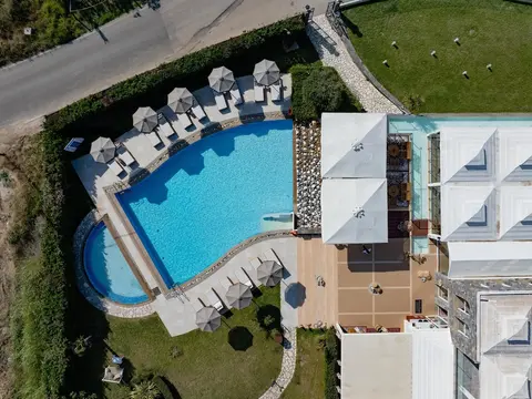 Restia, Outdoor pool