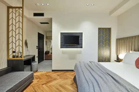 Λιθεία-Lithia, Room