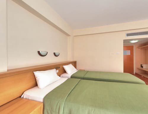 Flamingo Beach Hotel, 