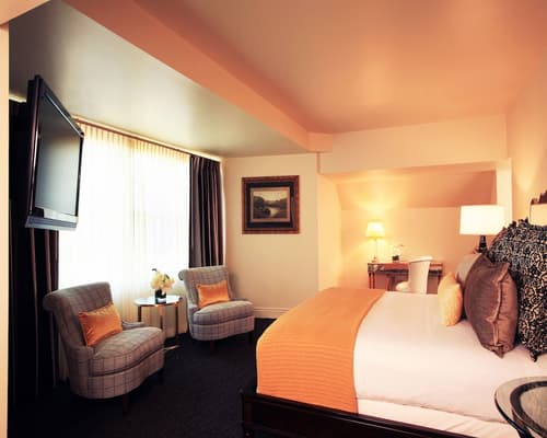 Hotel Roanoke & Conference Ctr, Curio Collection by Hilton , Room