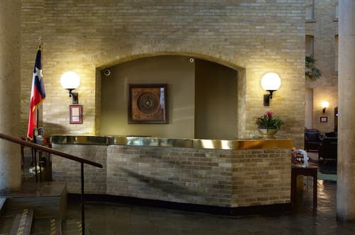 Crockett Hotel, Reception