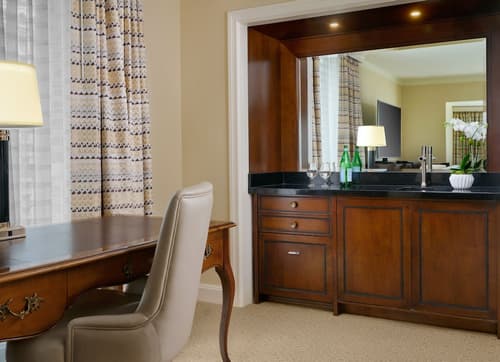 Little America Hotel, Room