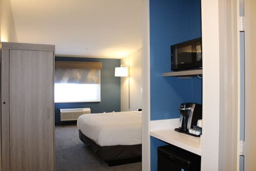Holiday Inn Express Bakersfield by IHG, Room