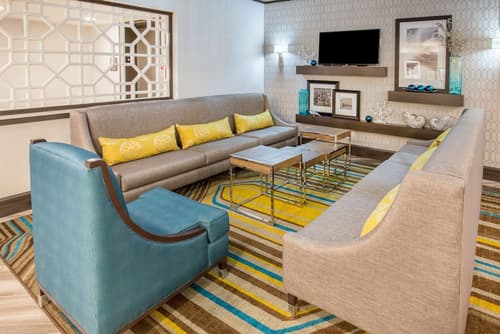 Hampton Inn Monterey, Reception