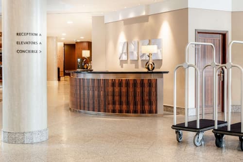 Hilton Berlin, Reception