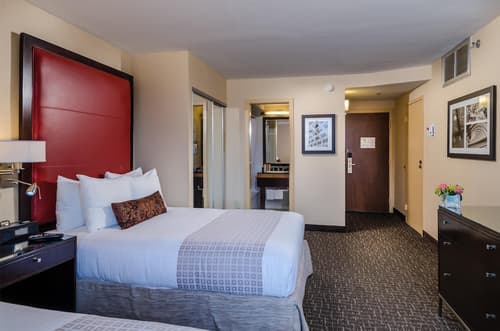 Beacon Hotel & Corporate Quarters, Room