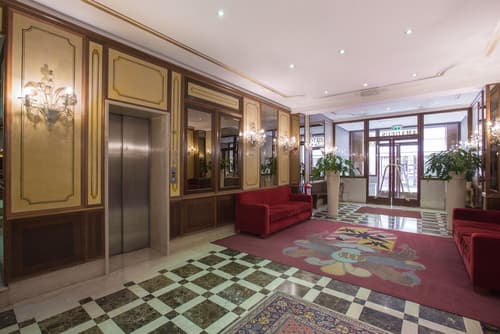 Amadeus Hotel, Lobby