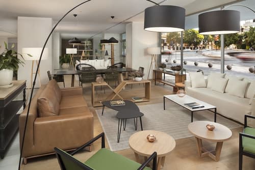 Melia Lebreros, Interior entrance