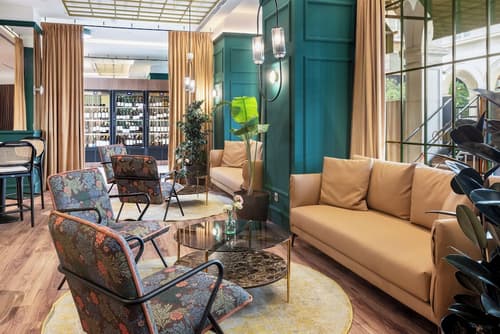 Melia Granada Hotel, Interior entrance