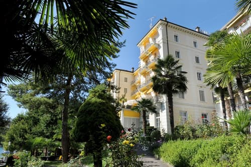 Golf Hotel Rene Capt, Front of property