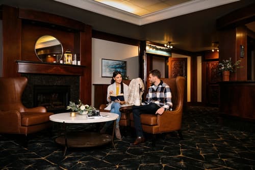 Chateau Jasper, Lobby lounge