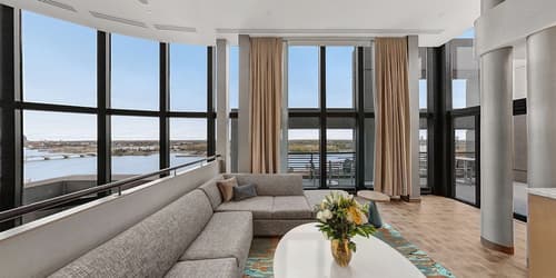 Hilton Garden Inn Toledo Downtown, Living area