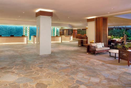 Hilton Hawaiian Village Waikiki Beach Resort, Lobby