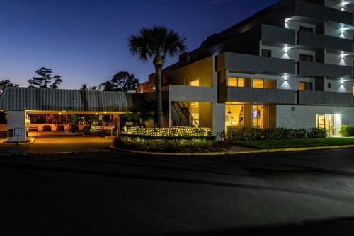 Palazzo Lakeside Hotel, Property entrance