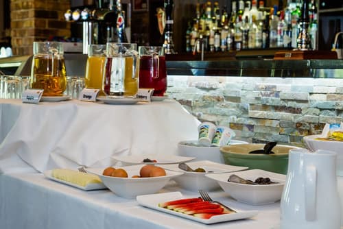 Legacy Rose and Crown Hotel, Breakfast area