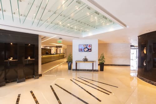 Millennium Downtown, Lobby lounge