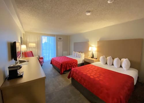 Penticton Lakeside Resort and Conference Centre, Room