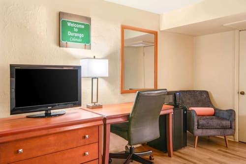 Econo Lodge  Inn & Suites Durango, Room