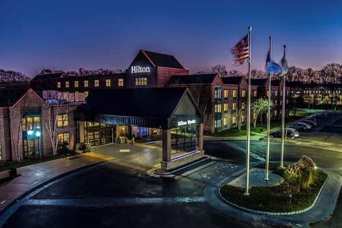 Hilton Mystic, Primary image