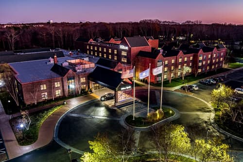 Hilton Mystic, Exterior