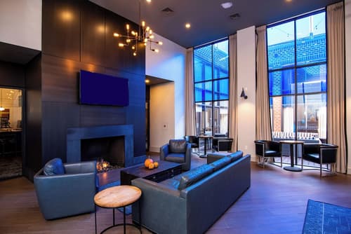 Hilton Mystic, Lobby sitting area